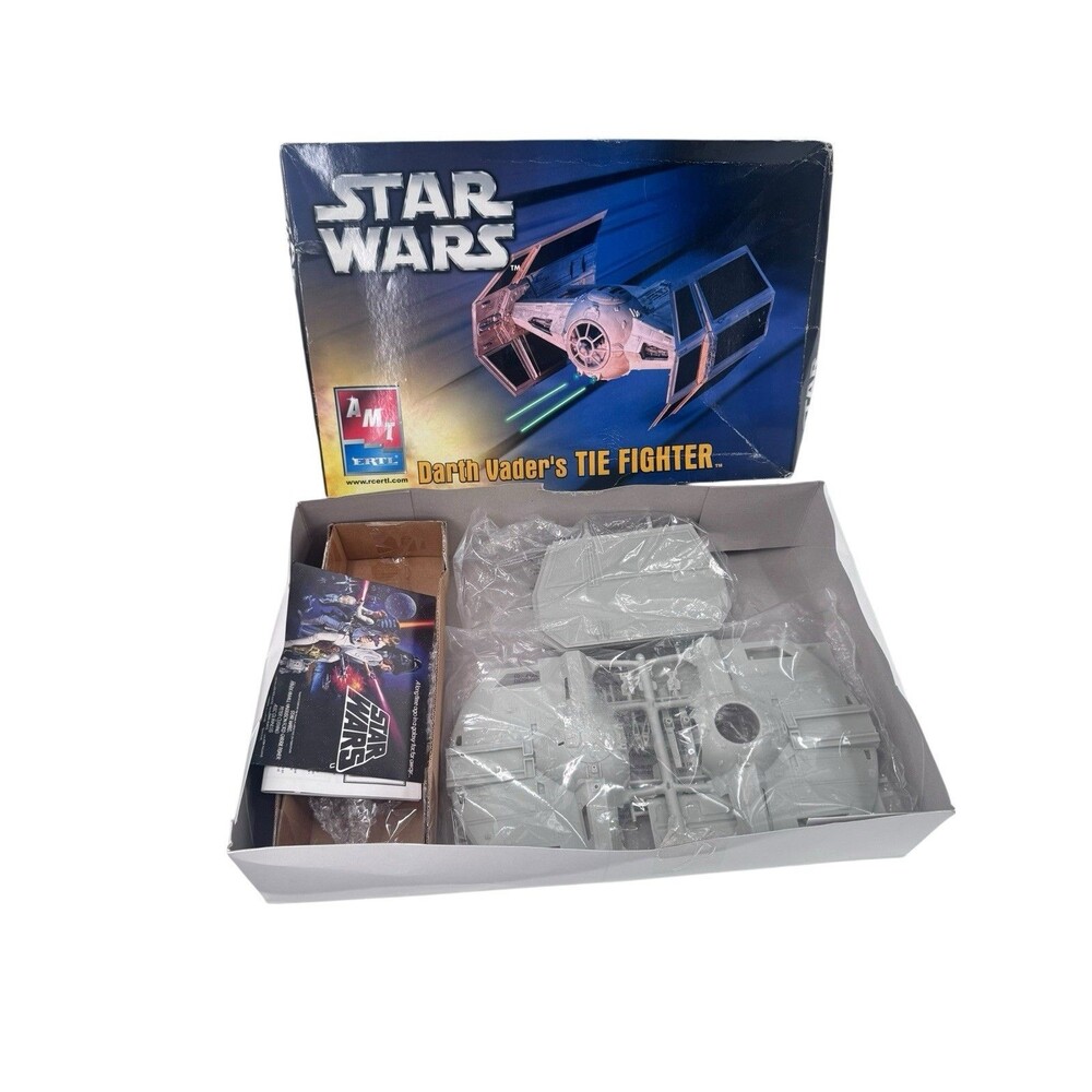 Star Wars DARTH VADER'S TIE FIGHTER Model Kit 2005 AMT Ertl